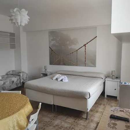 Guest house Monolocali Da Vinci 3*